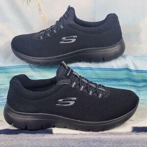 Skechers Summit Womens 9 Wide Fit NWOT
